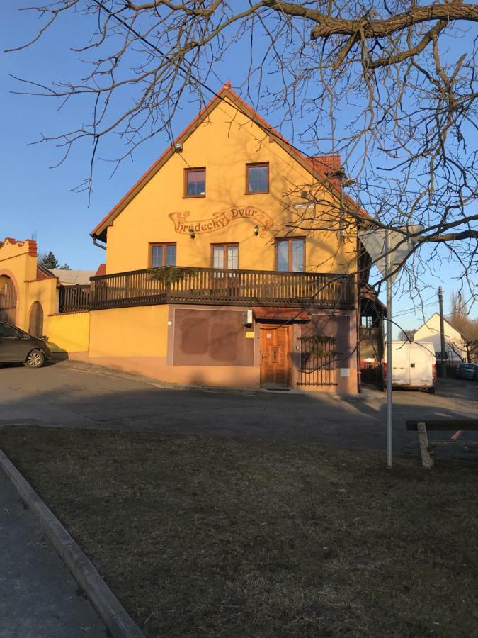 Penzion Hradecky Dvur Plzeň Buitenkant foto